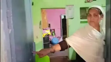 टिकुरिया टोला में बदमाशों ने एक घर पर की फायरिंग, लोग बाल-बाल बचे, मौके पर पहुंची कोल गंवा थाना पुलिस जांच में जुटी