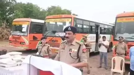 अकबरपुर: एसपी ने यूपी पुलिस भर्ती-2023 में चयनित अभ्यर्थियों व ड्यूटी में लगे पुलिस बल को ब्रीफ कर बसों में किया रवाना