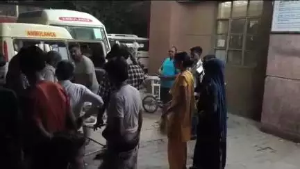 एटा: हाईवे स्थित सेंथरी चौकी के समीप शराब की दुकान के सेल्समैन की बाइक को तेज रफ्तार कार ने मारी टक्कर, हालत गंभीर