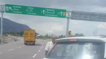 రేణిగుంట వద్ద కల్వర్టును ఢీ కొట్టి కాకినాడ జగన్నాధ పురానికి చెందిన రాజు మృతి పోలీసులు కేసు నమోదు