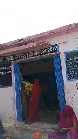 ग्राम पंचायत गौरा मे ग़ल्ला सोसायटी के पास बढ़ती हुई भीड़ से लोग परेशान लोग को होना पड़ रहा है परेशान #