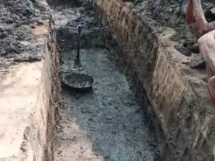 बांदा जिला तहसील बबेरू विनोद गांव में हो रही पब्लिक को समस्या नहीं हो रहा है कोई समाधान इसे आम जनता परेशान चुन्नू प्रधा