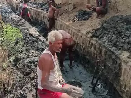 विनोद गांव में हो रहीसमस्या नहीं हो रहा कोई समाधान यहां के प्रधान एक चुन्नीलाल पंचायत मित्र सचिन