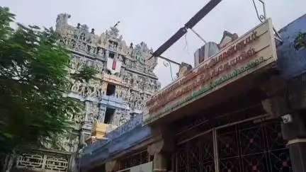 பாளையங்கோட்டை: ஆனி மாதப் பிறப்பை முன்னிட்டு ராஜகோபாலசாமி திருக்கோவிலில் கோ பூஜை. திரளான பக்தர்கள் தரிசனம்