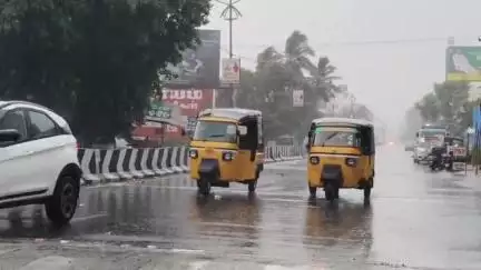தருமபுரி: தருமபுரி மாவட்டத்தில் இன்று 6 மணி நிலவரப்படி மழை அளவுகளின் விகிதம் மாவட்டம் முழுவதும் 48.4 மில்லி மீட்டர் மலையளவு பதிவாகியுள்ளது