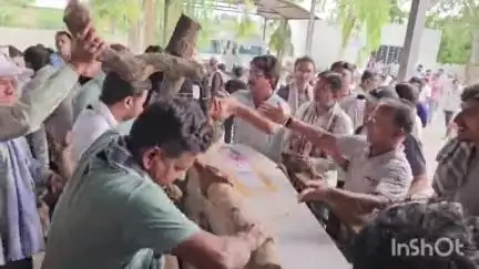 વિસનગર: અમદાવાદ પ્લેન ક્રેશ: વિસનગરના 4 મૃતદેહોને ભારે હૈયે અપાઈ અંતિમ વિદાય, શોકમાં ડૂબ્યું વતન