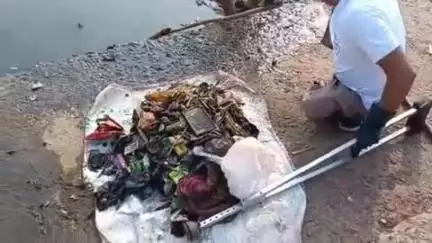डिंडौरी: मां नर्मदा के शंकर घाट में मैया अभियान चलाकर आमजनों को स्वच्छता का दिया गया संदेश