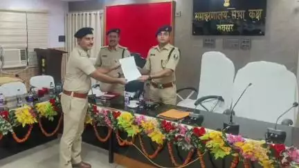 बक्सर: बक्सर कलेक्ट्रेट में उत्कृष्ट कार्य करने वाले पुलिस अधिकारियों और कर्मियों को एसपी ने किया सम्मानित
