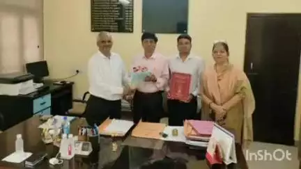 बागेश्वर: बागेश्वर के महोली के कमलेश कृष्ण को मिली डॉक्टरेट की उपाधि, क्षेत्र के लोगों ने जताई खुशी