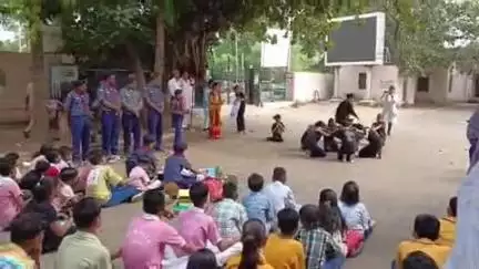 करौली: सर्किट हाउस से शहर में निकाली गई प्रभात फेरी को एडिशनल एसपी गुमनाराम ने दिखाई हरी झंडी, जल संरक्षण का दिया संदेश