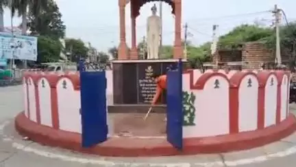 झालरापाटन: झालावाड़ में युवा कवि ने शहीद स्मारक की रोजाना सफाई का लिया जिम्मा