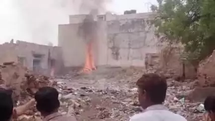 मूंडवा: मूंडवा के कुचेरा में रहवासी क्षेत्र में लगी आग, अग्निश्मन ने सूचना पर पहुंचकर आग पर पाया काबू