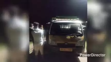 ಚಾಮರಾಜನಗರ: ಬಾಣಹಳ್ಳಿ ಗೇಟ್ ನಲ್ಲಿ ಅನ್ನ ಭಾಗ್ಯ ಅಕ್ಕಿ ಸಾಗಾಟ; ಓರ್ವನ ಬಂಧನ