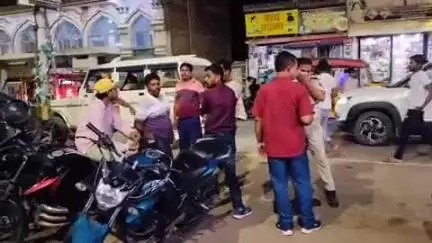 जगदीशपुर: तातारपुर: बरइचक मोहल्ले में बिजली विभाग के कर्मी द्वारा दबंगई का मामला सामने आया