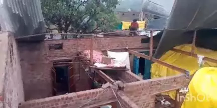 गंधवानी: गंधवानी क्षेत्र में आँधी-तूफान का कहर, बिजली पोल गिरे, विद्यालय क्षतिग्रस्त, जामली में उड़े मकान के पतरे