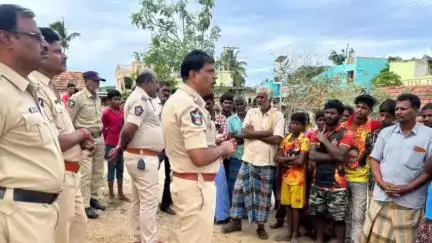 పూతలపట్టు: బంగారుపాళ్యం సీజేఎఫ్ఎస్ కాలనీలో కార్డెన్ సెర్చ్ నిర్వహించిన పోలీసులు