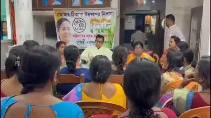 পূর্বস্থলী ১: হেমাতপুর তৃণমূল কংগ্রেস দলীয় কার্যালয়ে মহিলা তৃণমূল কংগ্রেস কর্মীদের নিয়ে বিশেষ বৈঠকে হাজির মন্ত্রী স্বপন দেবনাথ