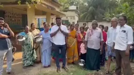 తాగునీటి కోసం తీవ్ర ఇబ్బందులు పడుతున్నామంటూ నగరం గ్రామంలో ఖాళీ బిందెలతో స్థానికుల ఆవేదన #localissue