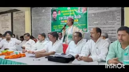 सासाराम के कुशवाहा भवन में रोहतास जिला राष्ट्रीय जनता दल का संगठनात्मक चुनाव हेतु हुईं बैठक।