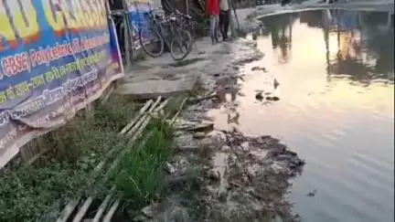 चेरिया बरियारपुर: सकरवासा पंचायत वार्ड संख्या 2 में सड़क पर बह रहा गंदे नाले का पानी,आवाजाही में लोगों को हो रही है परेशानी #jansamasya