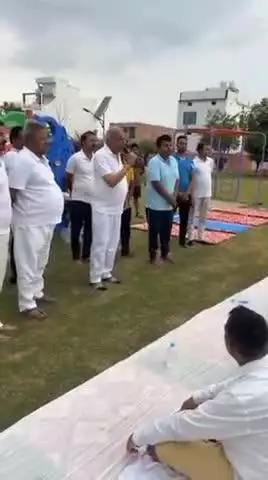 नौगढ़: 11वें अंतर्राष्ट्रीय योग दिवस का शुभारंभ अलंकृत उद्यान पार्क में सांसद जगदंबिका पाल और जिलाधिकारी ने किया