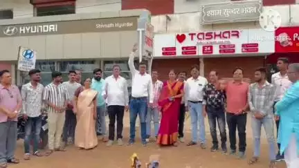 बलौदाबाज़ार: बलौदा बाजार में जिला कांग्रेस कमेटी कार्यालय के सामने कांग्रेस के पदाधिकारियों ने किया ED का पुतला दहन