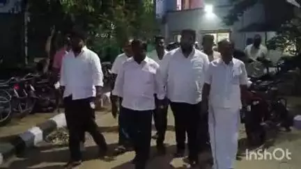 உடையார்பாளையம்: கோவில் வாழ்க்கை கிராமத்தில் பாமக நிர்வாகி வீட்டின் மீது பெட்ரோல் குண்டு வீச்சு- பாமக வழக்கறிஞர் பாலு ஜெயங்கொண்டம் டிஎஸ்பியிடம் புகார் மனு