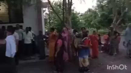 पाचोरा: तालुक्यातील माहेजी गावात वारंवार विज पुरवठा खंडित होत असल्याने माहेजी सब स्टेशनवर ग्रामस्थांचा मोर्चा