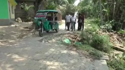 দলগাঁও ভাগ: খাৰুপেটীয়াত এটি পথক লৈ চিন্তিত গাঁওবাসী, ঠাইয়ে ঠাইয়ে খহিছে পথ, পথৰ বাবে গাঁওখনত নোসোমাই এম্বুলেন্স #jansamasya