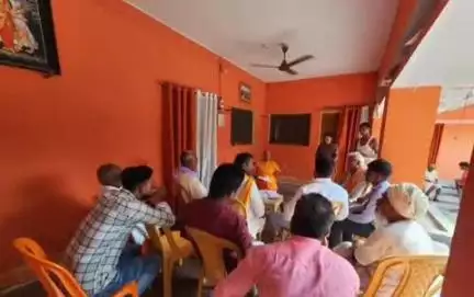 नौगढ़: विधायक श्याम धनी राही ने अपने आवास पर आए शिकायतकर्ताओं व फरियादियों की समस्याओं को सुनकर किया निस्तारण