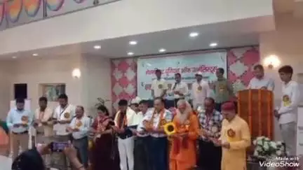 सतपुली: एन यू जे पत्रकार संगठन के प्रदेश सचिव पुष्पेंद्र राणा को जिलाधिकारी आशीष भट्ट ने शपथ दिलाई, बागेश्वर में 11 बजे दिन रवि