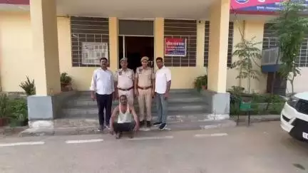 जयपुर: जयपुर की बगरू थाना पुलिस ने डंपर चोरी की वारदात का खुलासा करते हुए एक आरोपी को गिरफ्तार कर चोरी का डंपर किया बरामद