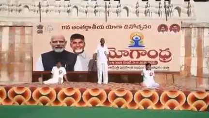తాడిపత్రి: తాడిపత్రి పట్టణంలోని శ్రీ చింతల వెంకటరమణ స్వామి దేవస్థానంలో నిర్వహించిన యోగాంధ్రలో పాల్గొన్న కలెక్టర్ వినోద్ కుమార్
