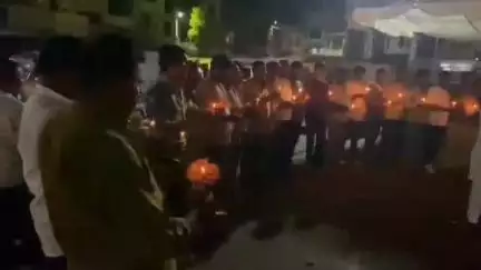 चित्तौड़गढ़: सुभाष चौक पर कांग्रेस जोन मंडल ने विमान हादसे में मृतकों को कैंडल जलाकर दी श्रद्धांजलि