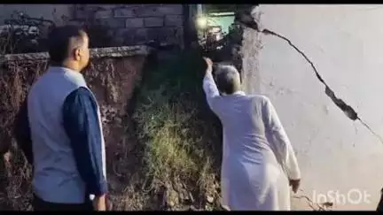 बिलासपुर सदर: विधायक त्रिलोक जंबाल ने ग्राम पंचायत नोग का दौरा किया, रेलवे टनल के कारण कुछ घरों में दरारों से हुआ भारी नुकसान