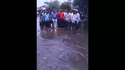 हवेली: वाघोली येथील आयवी इस्टेटच्या रस्त्याच्या प्रश्न स्थानिकांचे टिम वाघोली अगेन्स्ट करप्शन च्या नेतृत्वाखाली आमरण उपोषण सुरू