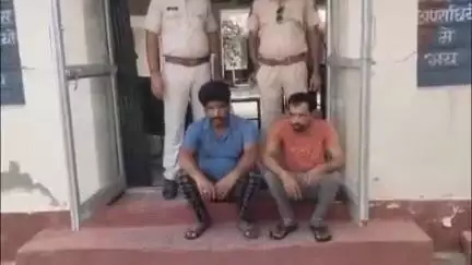 पीपलदा: अयाना पुलिस ने एरिया डोमिनेशन अभियान में न्यायालय से फरार स्थायी वारंटी व एक आरोपी को धारदार हथियार के साथ किया गिरफ्तार