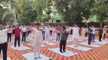 चंदौली: अंतर्राष्ट्रीय योग दिवस के दृष्टिगत कृषि विज्ञान केंद्र में योग सप्ताह का भव्य शुभारंभ किया गया