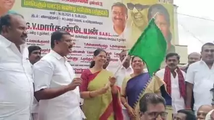 விளாத்திகுளம்: சுப்ரமணியபுரம் கிராமத்தில் முன்னாள் முதல்வர் கருணாநிதி அவர்களின் 102 வது பிறந்தநாள் விழாவை முன்னிட்டு மாட்டுவண்டி பந்தயம் எம்பி துவக்கி வைத்தார்