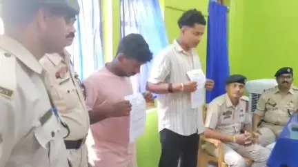 বিশালগড়: গোকুলনগর এলাকায় ১১ লক্ষ ৫০ হাজার টাকা ছিনতাইয়ের ঘটনায় গাড়ি স্কুটি সহ গ্রেপ্তার ২ ছিনতাইবাজ