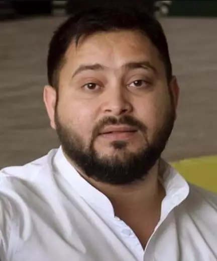 चुनाव से पहले भेड़ घुमाने लगे तेजस्वी यादव! वीडियो हुआ वायरल