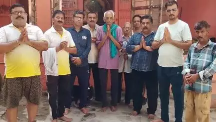 विमान हादसे में मारे गए यात्रियों को 2 मिनट का मौन रख कर श्रद्धांजलि अर्पित की गई l