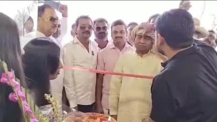 आरा: जीरो माइल पर वी-मार्ट का उद्घाटन, अतिथि के रूप में कुंअर सेना के संस्थापक सुरेंद्र सिंह और जदयू नेता प्रेस बजरंगी रहे