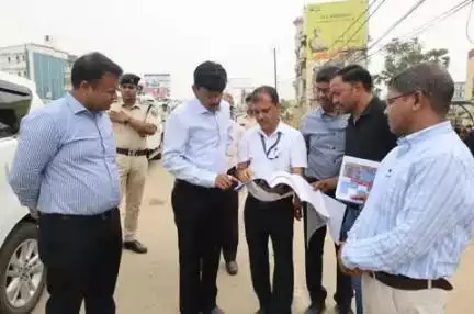 जिलाधिकारी, पटना डॉ. त्यागराजन एस.एम. द्वारा दानापुर-बिहटा एलिवेटेड कॉरिडोर का निर्माण कार्य, कन्हौली बस टर्मिनल का भू-अर्जन कार्य, दानापुर अनुमंडल में यातायात प्रबंधन सहित विभिन्न विकास योजनाओं का स्थल-निरीक्षण किया गया ।