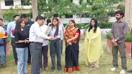 मैनपुरी: डॉ किरन सौजिया विद्यालय की छात्रा राधिका यादव ने नीट परीक्षा में 5173 वीं रैंक हासिल कर जनपद का नाम रोशन किया