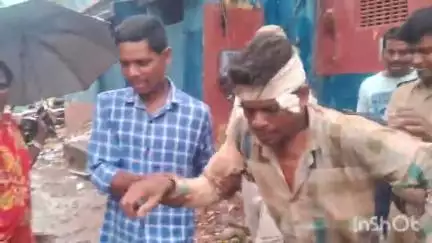 পান্ডুয়া: পান্ডুয়া রামেশ্বরপুর এলাকায় এক সিভিক ভলেন্টিয়ার কে হেসো দিয়ে কোপ মারার অভিযোগে গ্রেফতার এক ব্যক্তি