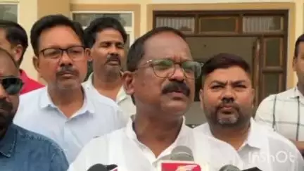 अंबिकापुर: छत्तीसगढ़ के पूर्व खाद्यमंत्री अमरजीत भगत ने मीडिया के सवालों पर शिक्षकों के युक्तिकरण के मामले पर दी प्रतिक्रिया