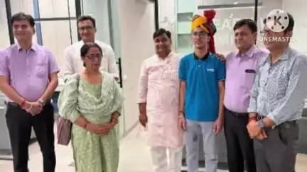 सीकर: पीसीसी चीफ गोविंदसिंह डोटासरा ने सीकर में गुरुकृपा कोचिंग सेंटर पहुंचकर नीट परीक्षा में प्रथम रहने वाले को सम्मानित किया