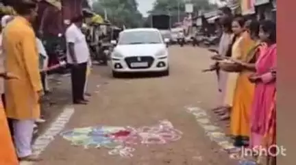 पेठ: प्रासादिक पूजनानंतर भावनिक वातावरणात स्वामींच्या पादूकांचे पेठ येथून प्रती अक्कलकोट सुरगाणा कडे प्रस्थान