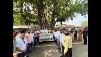 चित्तौड़गढ़: प्रताप नगर में फिट क्लब एवं सर्व समाज के सहयोग से 100 वर्ष पुराने वट वृक्ष की पूजा कार्यक्रम, सांसद सीपी जोशी रहे मौजूद